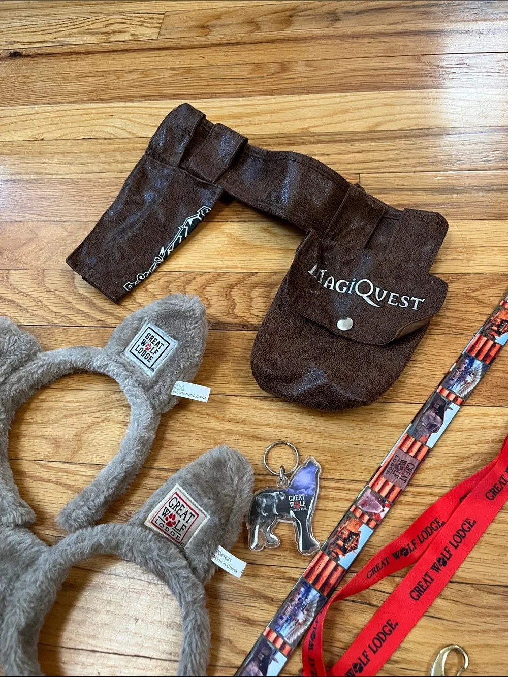 Great Wolf Lodge Brown Pouch, Wands, and accessories